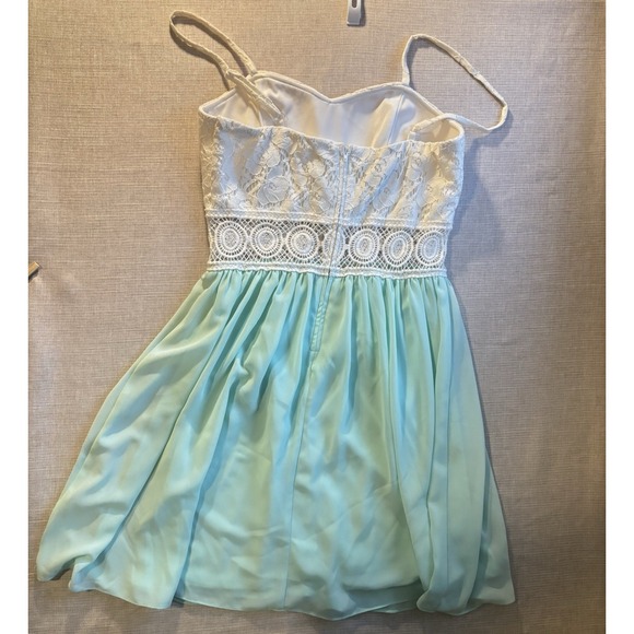 BCX Size 7 Juniors Mint Green And Ivory With Lace Knee Length Dress - Picture 5 of 9